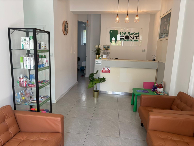 Zdjęcie na okładce dla Kass Dent Marki Dentysta Stomatolog Ortodonta Implanty